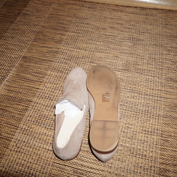 Taupe/Gray-ish Crown Vintage Flats (Size 11) - Picture 3 of 4